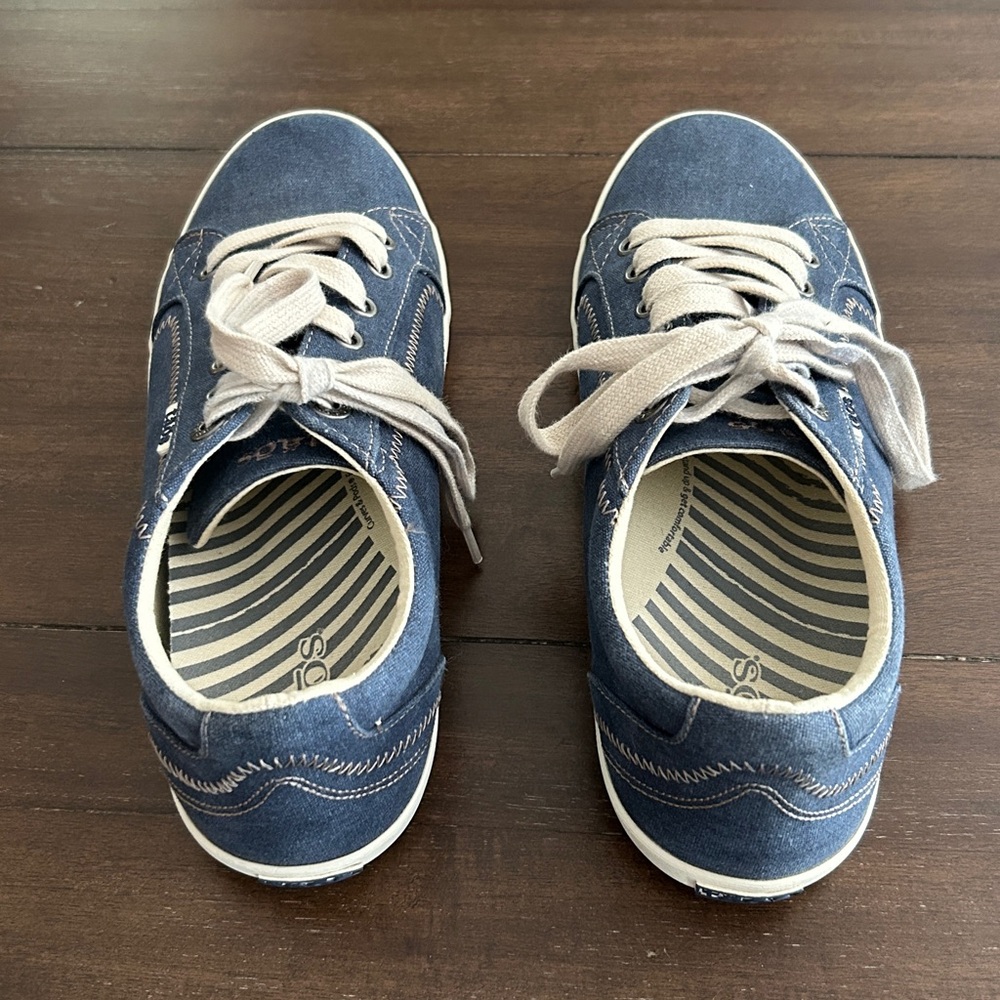 Taos Star Blue Wash Denim Lace Up Sneakers. Women's Size 9. - Picture 5 of 6
